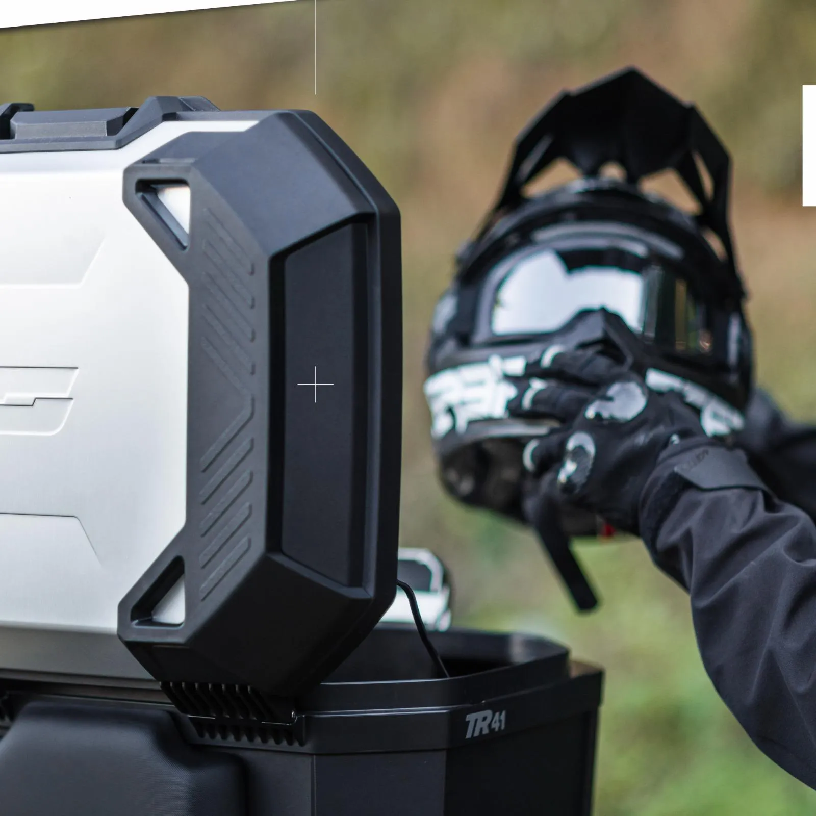 SHAD TR-41 TERRA ALİMİNYUM ARKA ÇANTA ( TOPCASE )